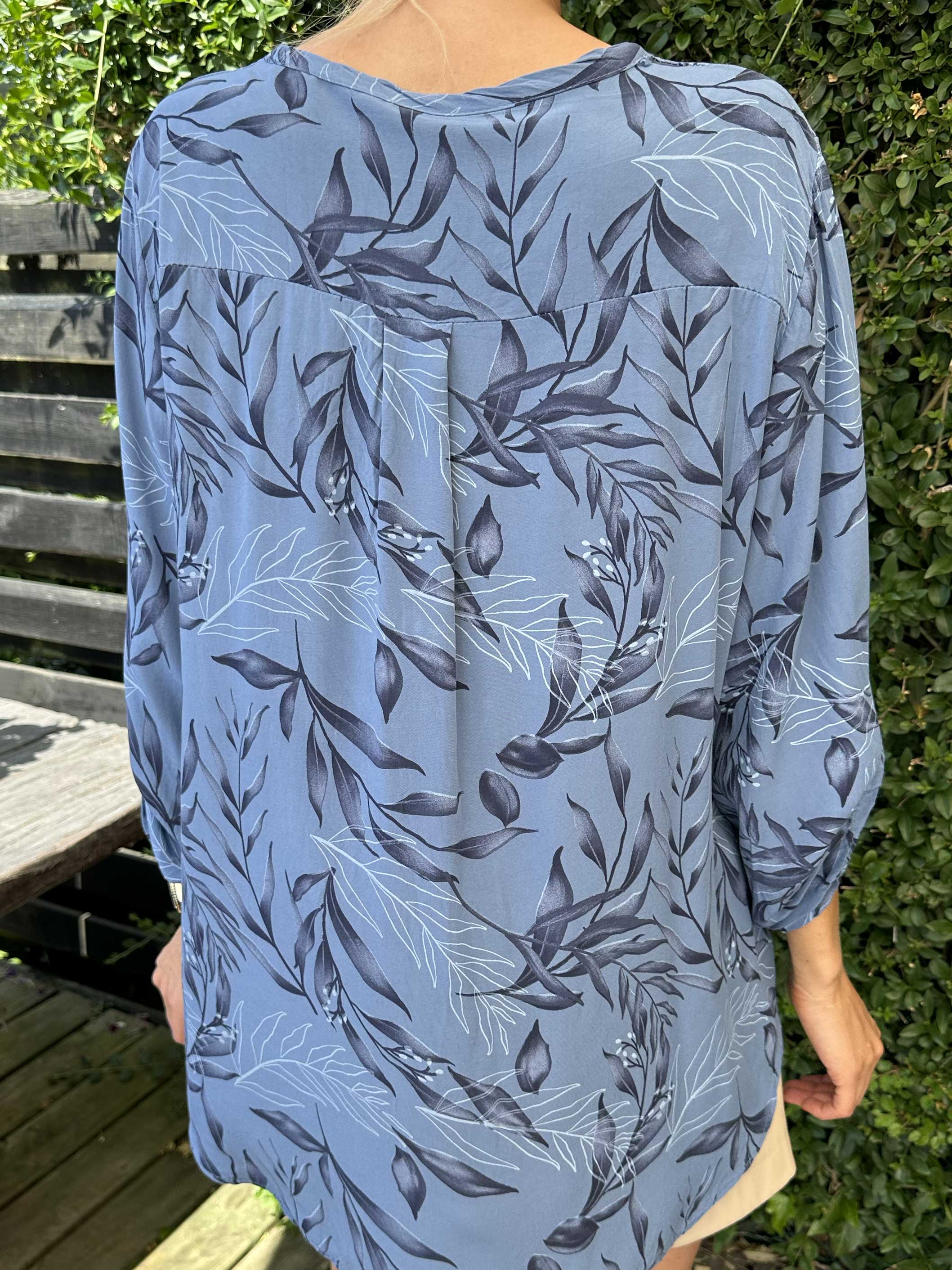 Sne - Fin skjorte i bomuld med blad motiver